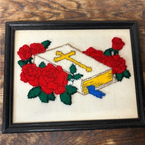 Vintage Framed Embroidered Bible with Red Roses - Picture 1 of 5